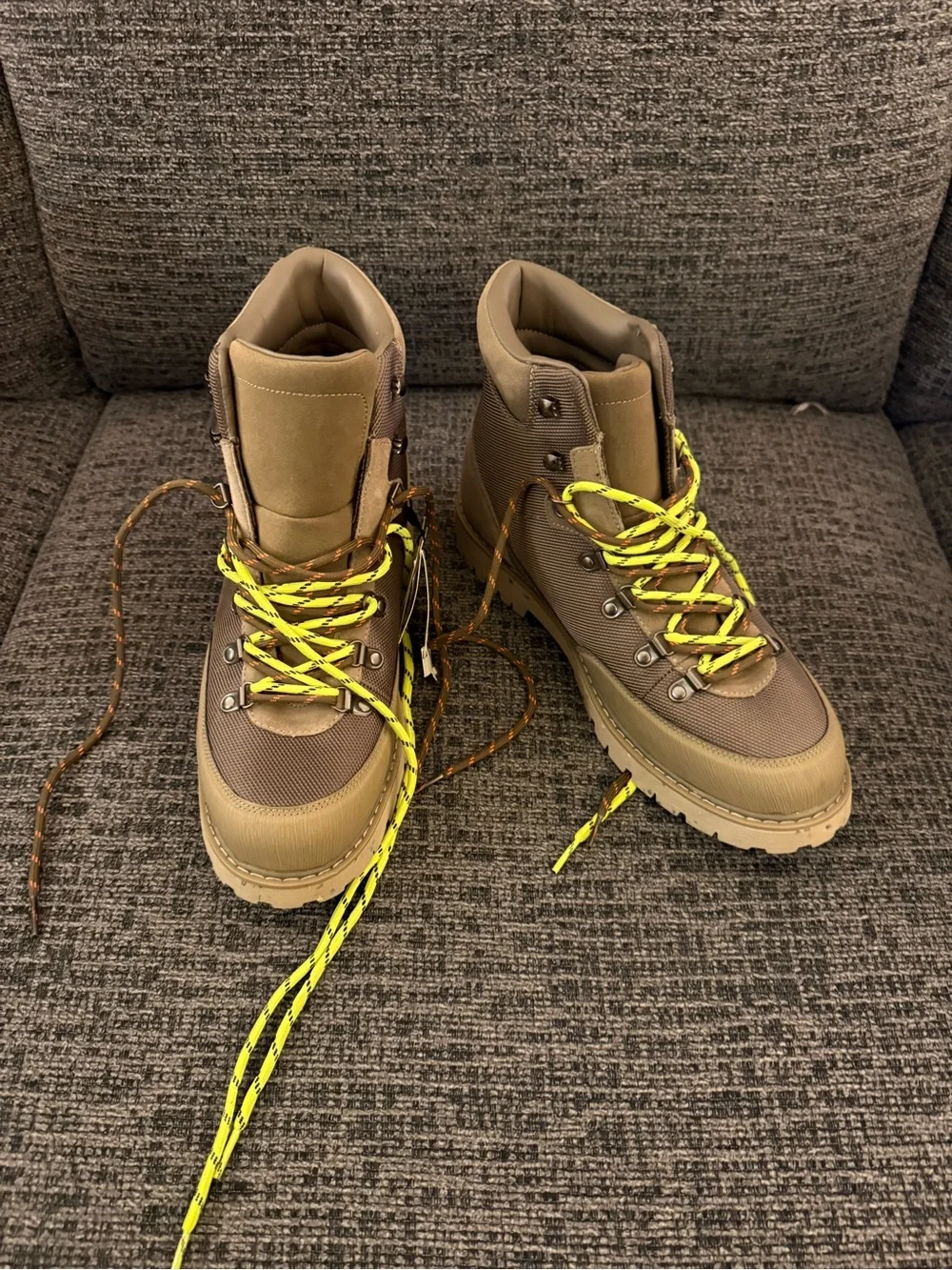 Men's Tan Hiking Boots with Yellow Laces - Zara
